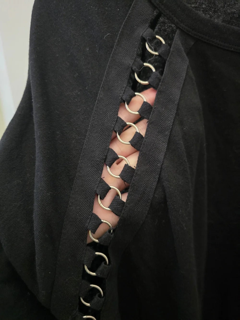 Forever 21 Black Short Sleeve Top with Grommet Trim - Picture 2 of 3